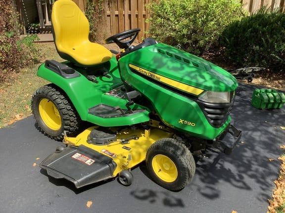 2017 John Deere X590 Equipment Image0