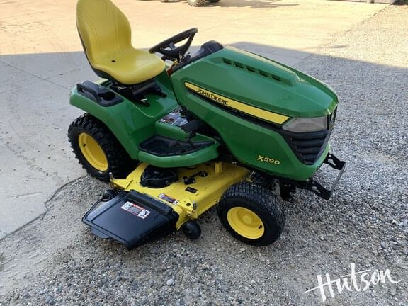 2017 John Deere X590 Equipment Image0