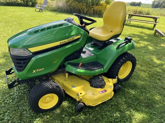2017 John Deere X590 Equipment Image0