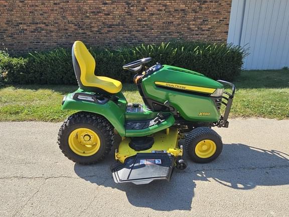 Image of John Deere X590 equipment image 3