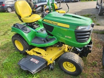2017 John Deere X710 Equipment Image0