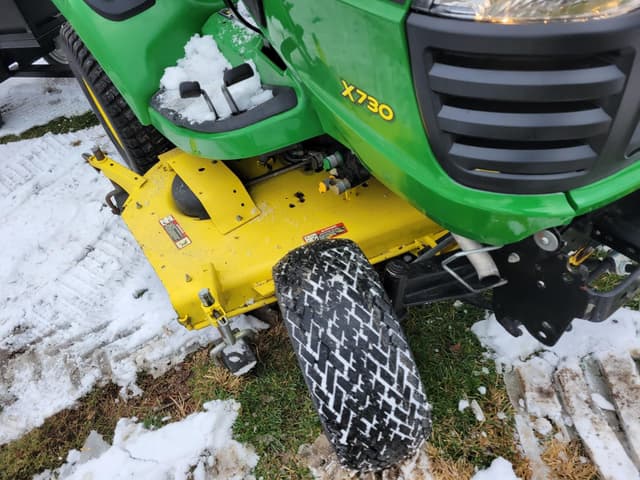 Image of John Deere X730 equipment image 3