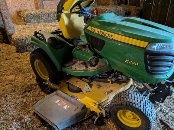 Image of John Deere X730 equipment image 4
