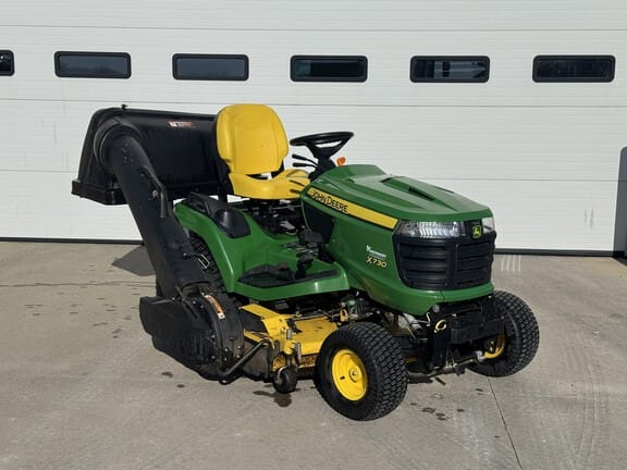 2017 John Deere X730 Equipment Image0