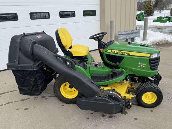 Image of John Deere X730 equipment image 2
