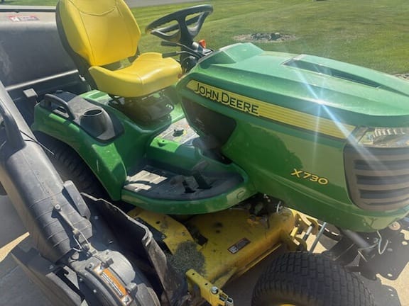2017 John Deere X730 Equipment Image0