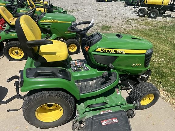 Image of John Deere X730 equipment image 4