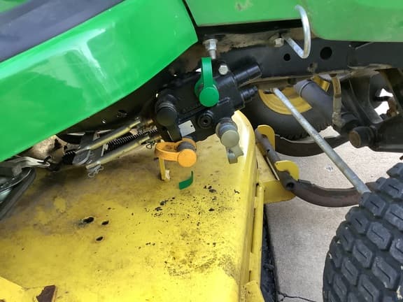 Image of John Deere X730 equipment image 4