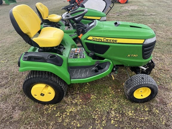 Image of John Deere X730 equipment image 2