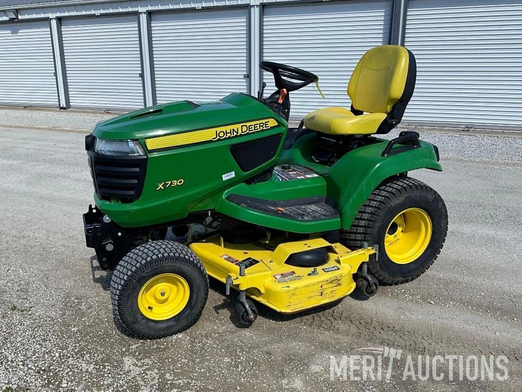 2017 John Deere X730 Equipment Image0