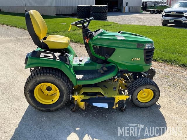 Image of John Deere X730 equipment image 4