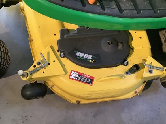 Image of John Deere X734 equipment image 3