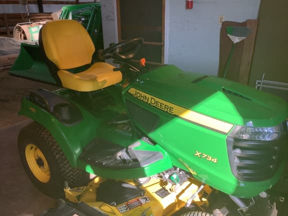 Image of John Deere X734 equipment image 1