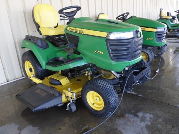 2017 John Deere X734 Equipment Image0