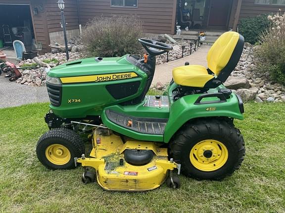 Image of John Deere X734 equipment image 3
