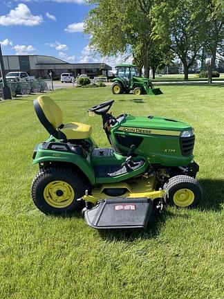 Image of John Deere X734 equipment image 3