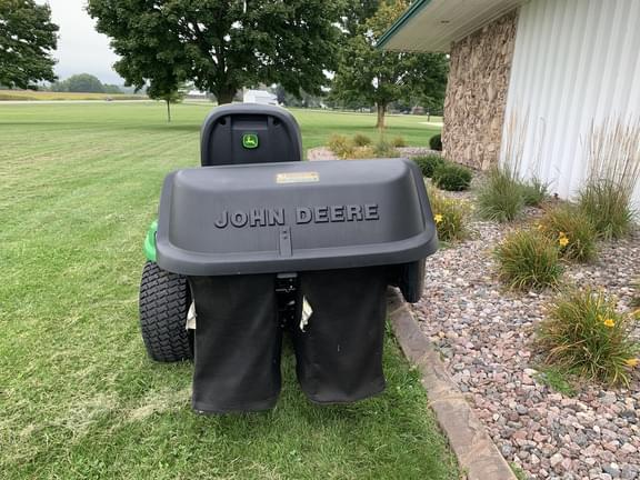 Image of John Deere X734 equipment image 3