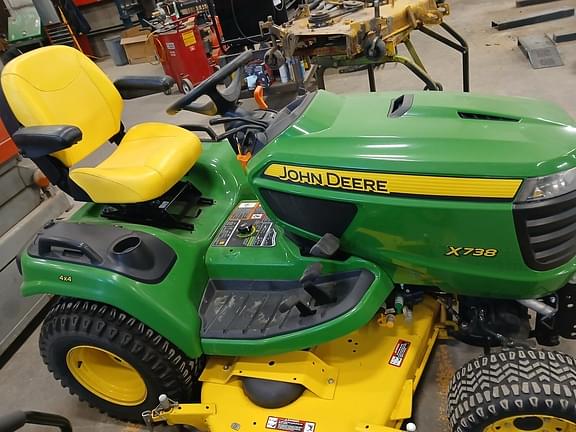 Image of John Deere X738 equipment image 1