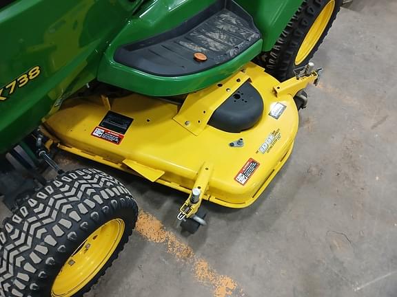 Image of John Deere X738 equipment image 3