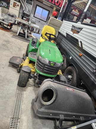 Image of John Deere X738 equipment image 3