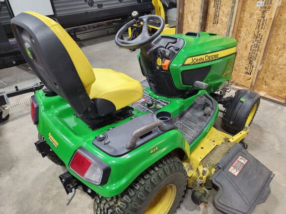 Image of John Deere X738 equipment image 4