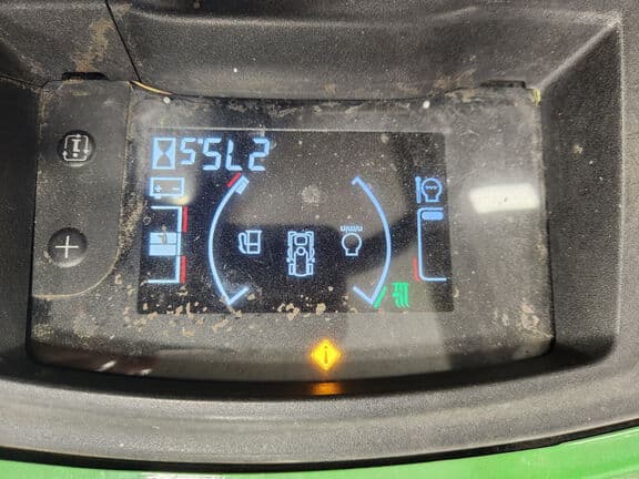 Image of John Deere X738 equipment image 1