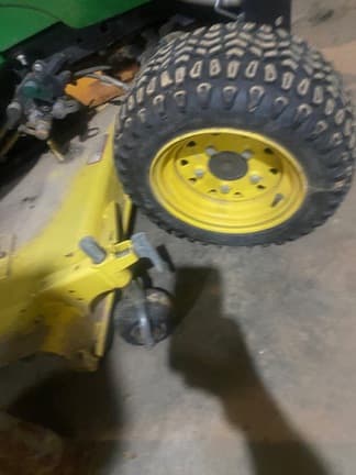 Image of John Deere X738 equipment image 3