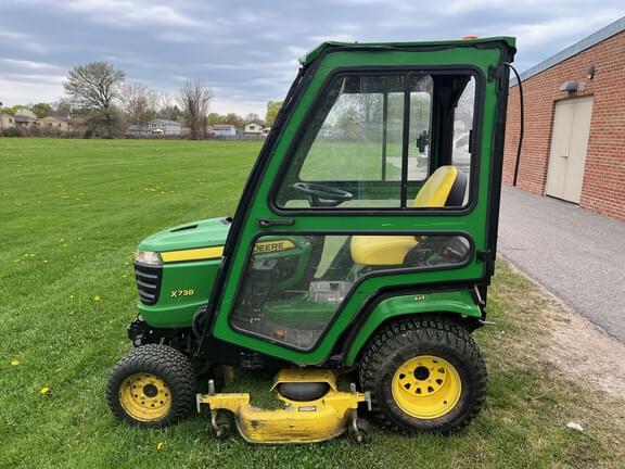 Image of John Deere X738 equipment image 1