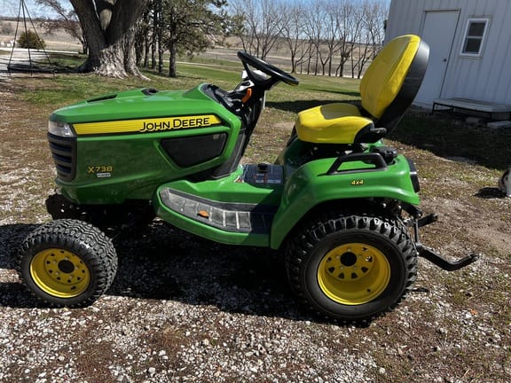 Main image John Deere X738
