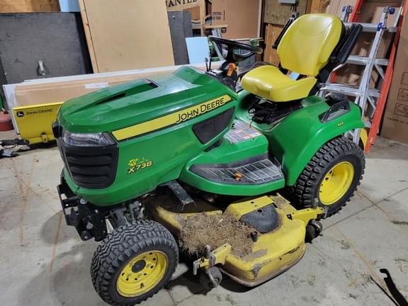 Image of John Deere X738 equipment image 2