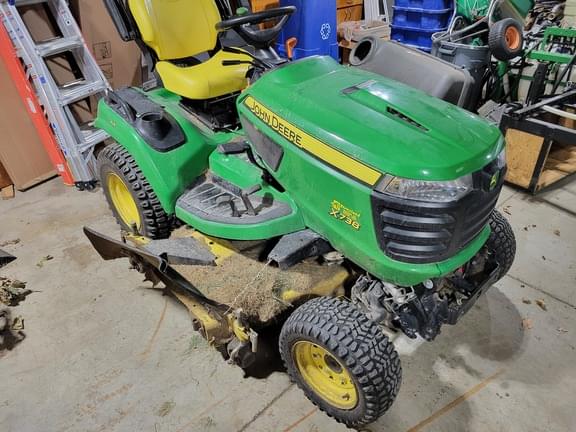 Image of John Deere X738 equipment image 1
