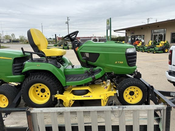 Image of John Deere X738 equipment image 2