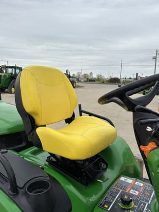 Image of John Deere X738 equipment image 4