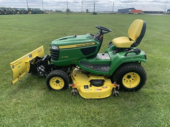 Image of John Deere X738 Primary image