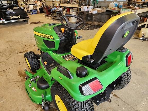 Image of John Deere X738 equipment image 3