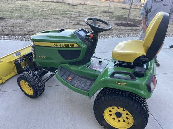 Image of John Deere X739 equipment image 3