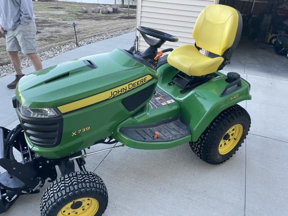 Image of John Deere X739 Primary image