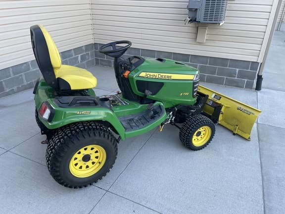 Image of John Deere X739 equipment image 4