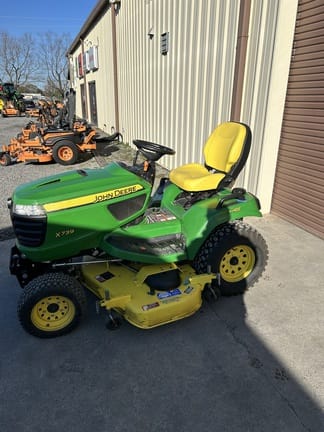 2017 John Deere X739 Equipment Image0