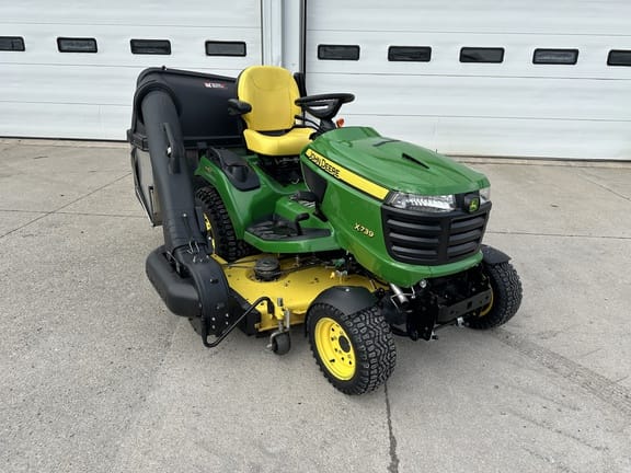 Main image John Deere X739