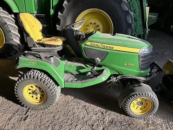 Image of John Deere X739 Primary image