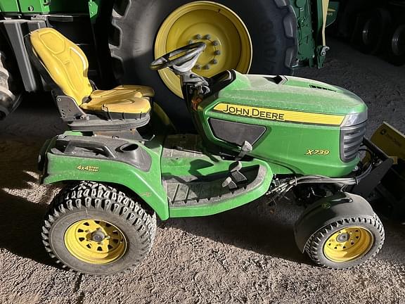 Image of John Deere X739 equipment image 3