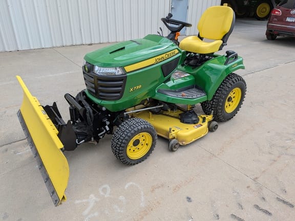2017 John Deere X739 Equipment Image0