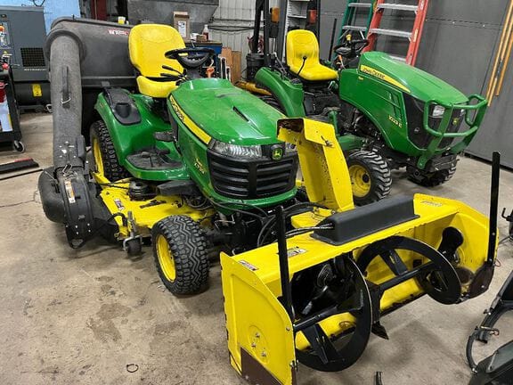 2017 John Deere X739 Equipment Image0