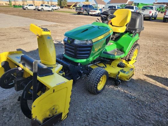 2017 John Deere X739 Equipment Image0