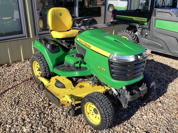 2017 John Deere X739 Equipment Image0