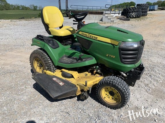 2017 John Deere X739 Equipment Image0