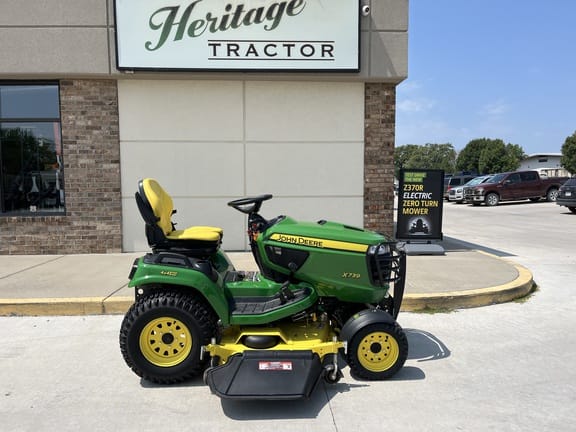 Main image John Deere X739