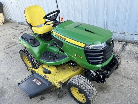 Image of John Deere X739 equipment image 3