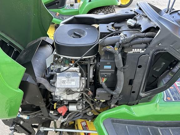 Image of John Deere X739 equipment image 4